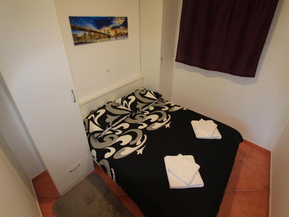 Apartments Nero Novi Vinodolski Eksteriør bilde